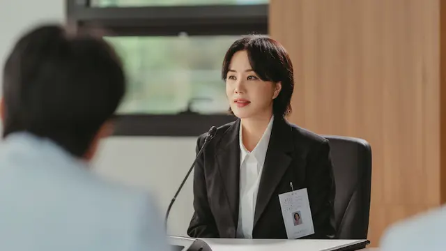 Uhm Jung Hwa dalam serial Doctor Cha. (Foto: Netflix)