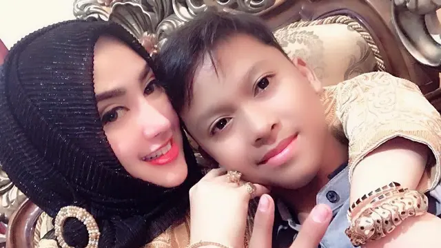 6 Potret Terbaru Tiara Dewi, Mantan Istri Lucky Hakim yang Kini Jualan Beras