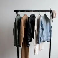 Capsule Wardobe merupakan langkah memulai gaya hidup fashion yang ramah lingkungan dan berkelanjutan. (Foto: unsplash.com/amanda vick).