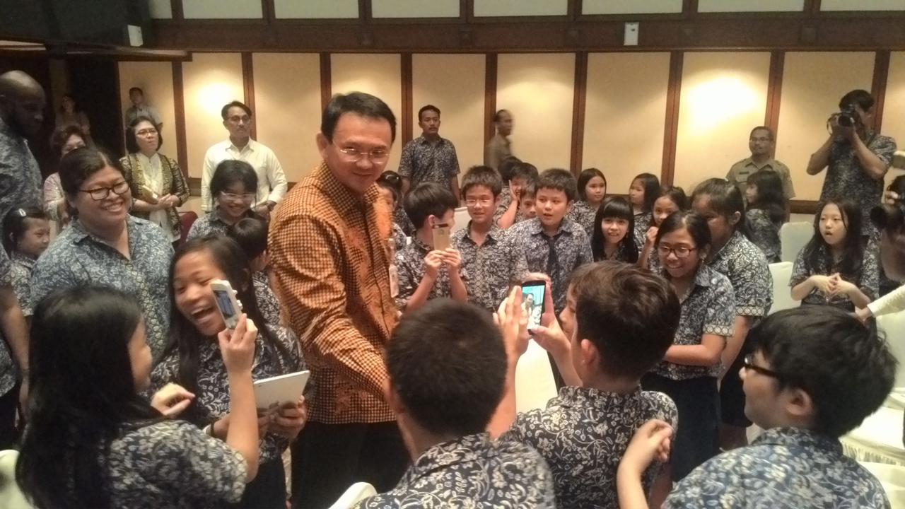 Ahok dikunjungi anak sekolah