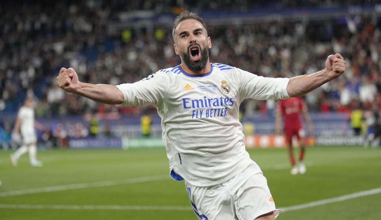 Dani Carvajal sempat dibuat kerepotan barisan penyerang Liverpool. Namun di babak kedua ia mampu mengatasi tekanan dan sesekali maju membantu serangan. (AP/Kirsty Wigglesworth)