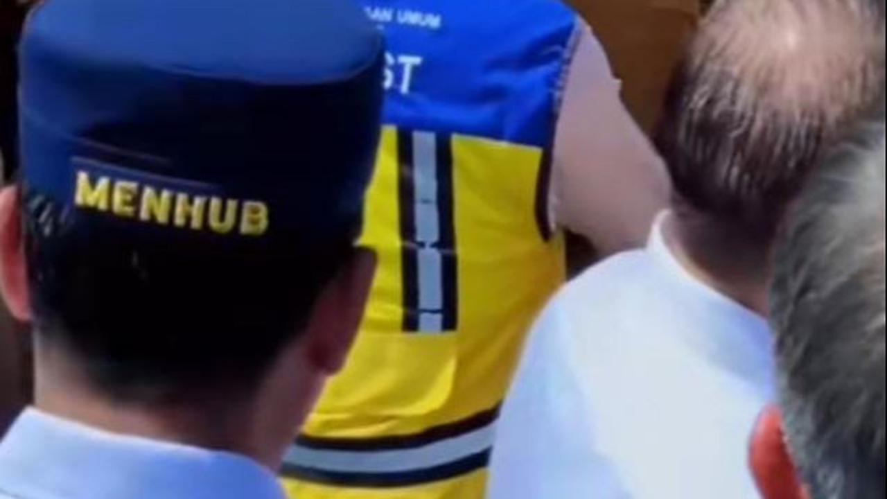 Viral Momen Menteri Basuki Peluk Gubernur Ridwan Kamil saat Blusukan di Pasar Tanjungsari Sumedang