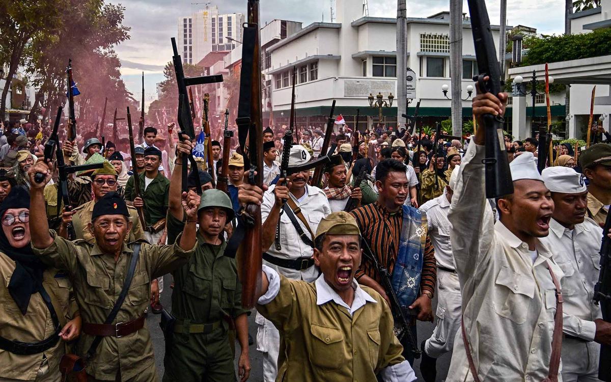 FOTO: Semangat Arek Suroboyo Menyala di Parade Surabaya Juang 2025
