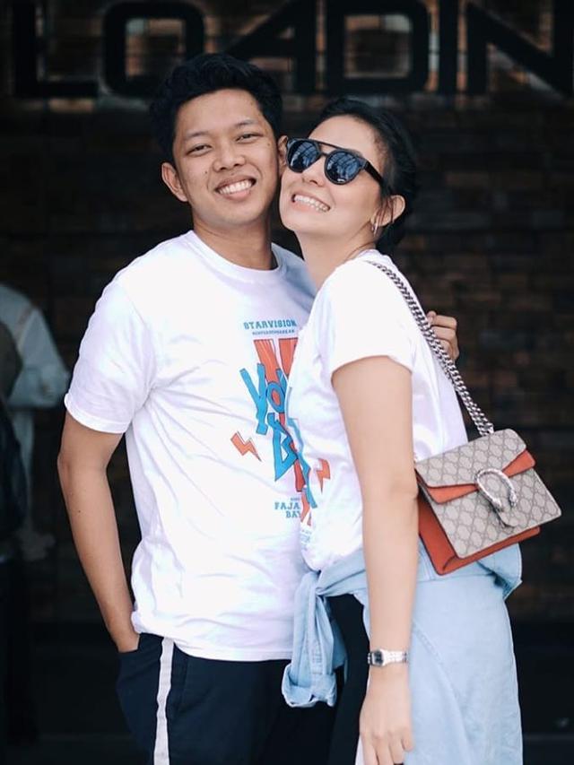 6 Potret Kebersamaan Bayu Skak dan Pacarnya Aliyah Faizah yang Bikin Iri