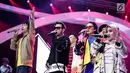 Sejumlah penyanyi bintang tampil menghibur penonton dalam Konser 100 Hari Menuju Asian Games 2018 di Studio 6 Emtek, Jakarta, Kamis (10/5). (Liputan6.com/Faizal Fanani)