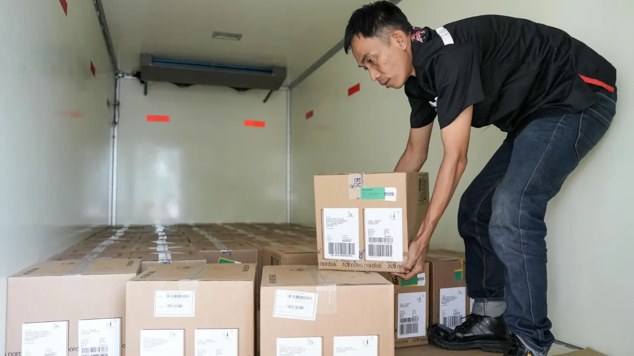 Sebanyak 13.700 pen insulin dikirimkan untuk pasien diabetes yang terdampak banjir dan tanah longsor di Aceh, Sumatera Utara, dan Sumatera Barat.