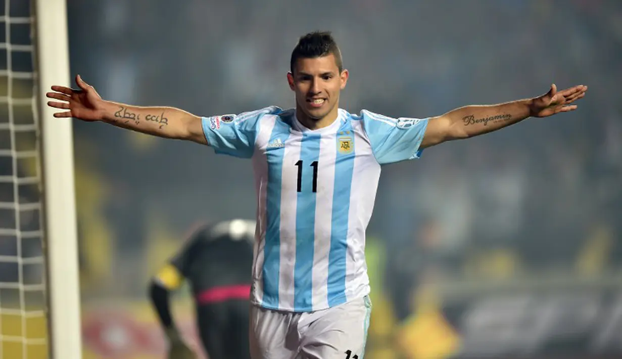 Ekspresi Sergio Aguero setelah mencetak gol. (AFP PHOTO/YURI CORTEZ)