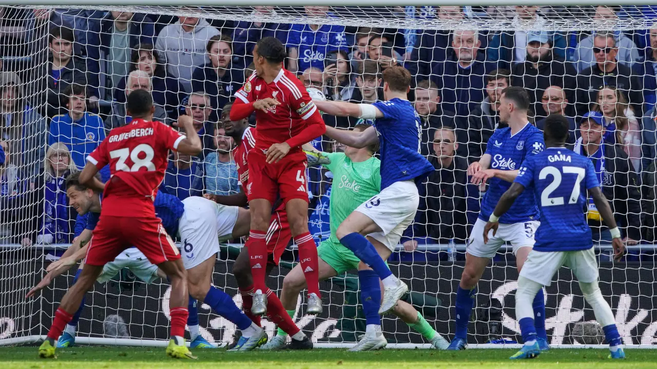 Foto: Gol Telat Virgil Van Dijk Menangkan Liverpool dalam Derby Merseyside di Liga Inggris
