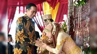 Presiden Jokowi mendatangi nikahan sopirnya saat saat jadi Gubernur DKI.