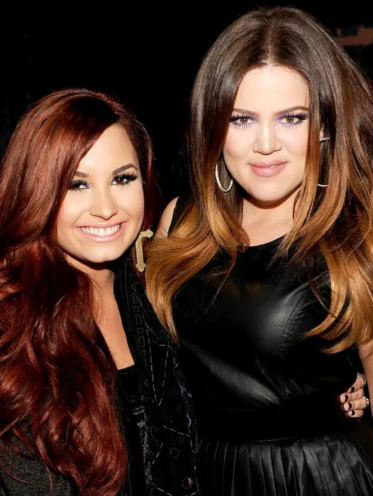 Demi Lovato mengatakan bahwa Kim Kardashian sudah mengubah pribadinya menjadi yang lebih baik. Baginya, Kim kini telah menerima bentuk tubuhnya sendiri dan itu adalah hal yang baik. (Dimitrios Kambouris/WireImage for Clear Channel)