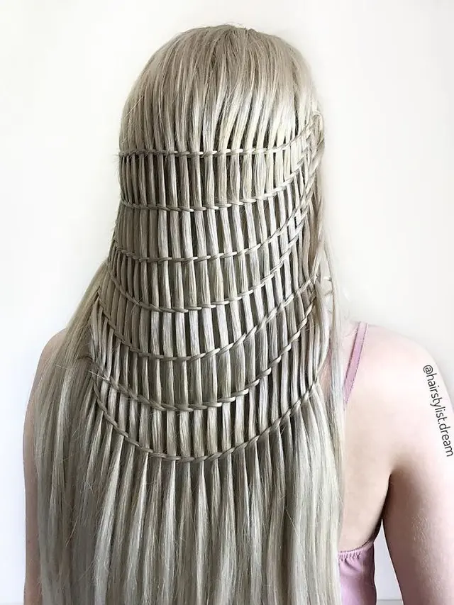 Gadis Ini Membuat Gaya Rambut yang Super Rumit, 6 Hasilnya Bikin Kagum. (Sumber: Instagram/hairstylist.dream)