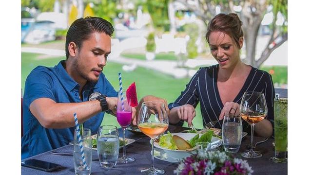 Jarang Tersorot, Ini 7 Momen Mesra Randy Pangalila bareng Istri Bulenya