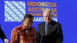 Menteri Perdagangan Australia Andrew Robb (kanan) dan Menko Perekonomian Indonesia Darmin Nasution pada Indonesia Australia Businees Week di Jakarta, (18/11/2015). Australia dan Indonesia akan lakukan kerjasama perdagangan. (REUTERS/Beawiharta)