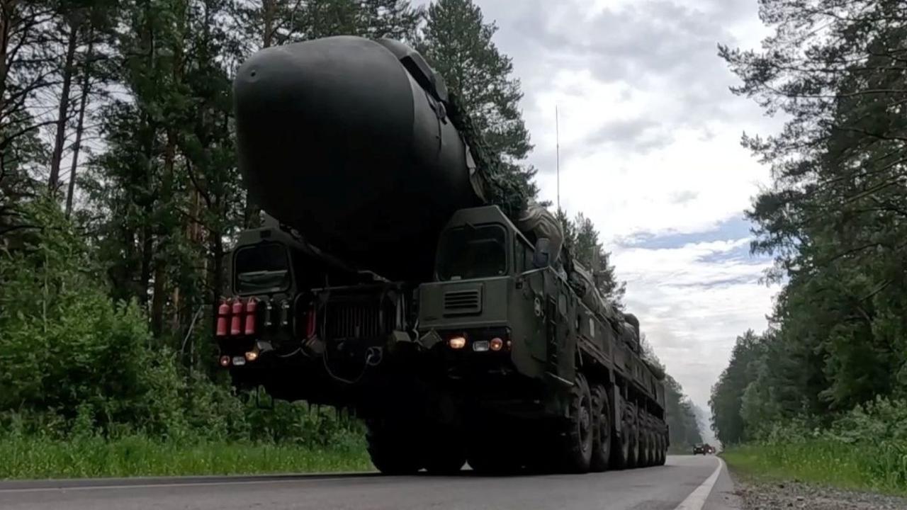 FOTO: Penampakan Rudal 'Maut' Rusia Turun Gunung dalam Latihan Taktis Senjata Nuklir