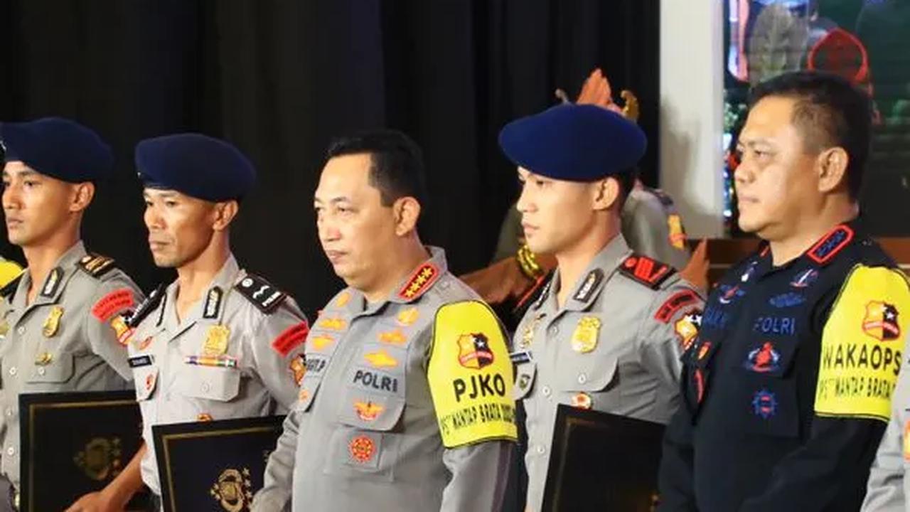 DPR Ingatkan Polri Harus Tolak Perintah Pasang Baliho Capres-Cawapres: Masyarakat Tahu!