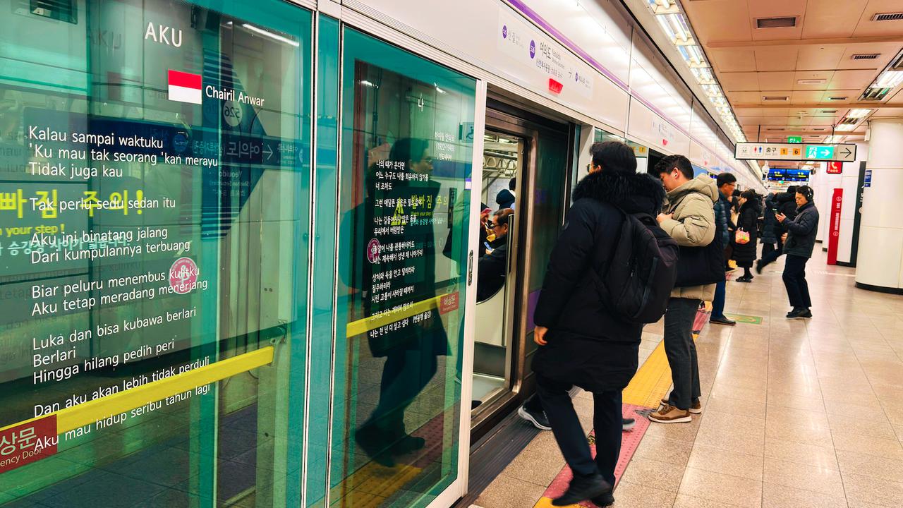 Puisi 'Aku' Chairil Anwar Menghiasi Stasiun Kereta di Seoul, Korea Selatan
