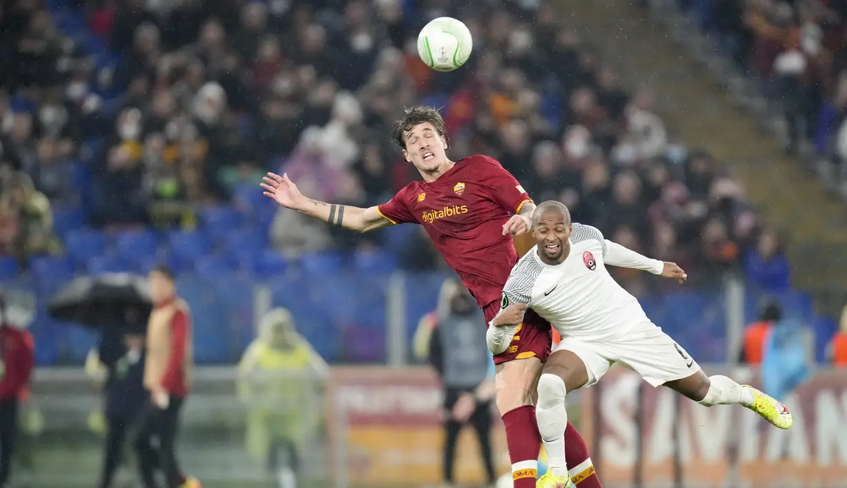 Tampil di depan pendukungnya AS Roma tampil percaya diri dan mendominasi laga dengan mencatatkan 54 persen penguasaan bola berbanding 46 persen milik Zorya. (AP/Gregorio Borgia)