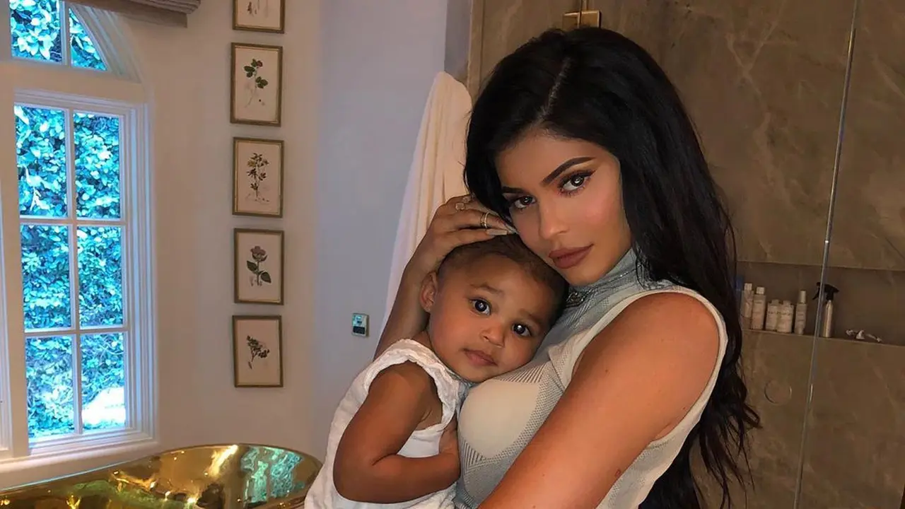 FOTO: Gemasnya Putri dari Kylie Jenner, Stormi Webster