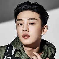 Yoo Ah In menanggapi tuduhan yang menyebut dirinya menghindari pendaftaran wajib militer. (Foto: Couch Kimchi)