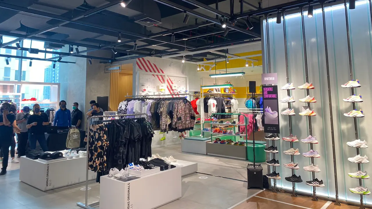 Toko terbesar Adidas baru saja dibuka