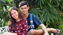 Kedua pemain sinetron Ganteng-Ganteng Serigala, Ciccio Monaserro dan Michelle Joan resmi berpacaran saat ditemui di lokasi syuting GGS, Jakarta, (11/7/14) (Liputan6.com /Panji Diksana)