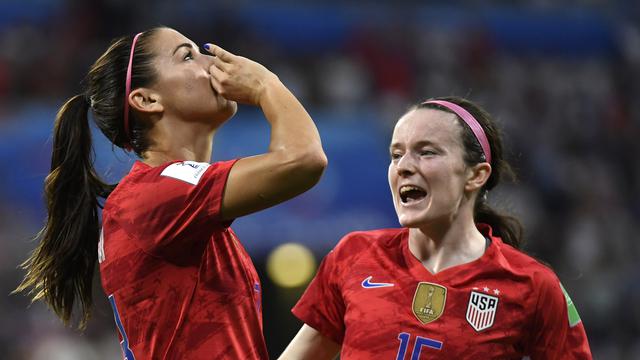 Selebrasi Kontroversial Alex Morgan Usai Bobol Gawang Inggris