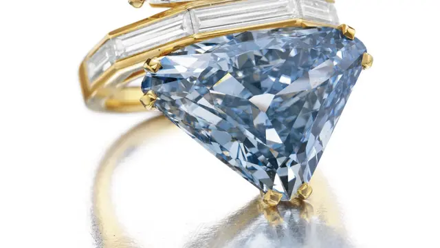 Bvlgari Blue Diamond Ring (AP)