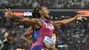 Pelari Amerika Serikat, Sha’Carri Richardson melakukan selebrasi saat melewati garis finis pada final 100 meter putri Kejuaraan Dunia Atletik 2023 di National Athletics Centre, Budapest, Hungaria, pada 22 Augustus 2023. (AP Photo/Denes Erdos)