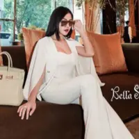 Bella Shofie dikenal sebagai selebriti yang gemar tampil glamour, yuk cek penampilannya.