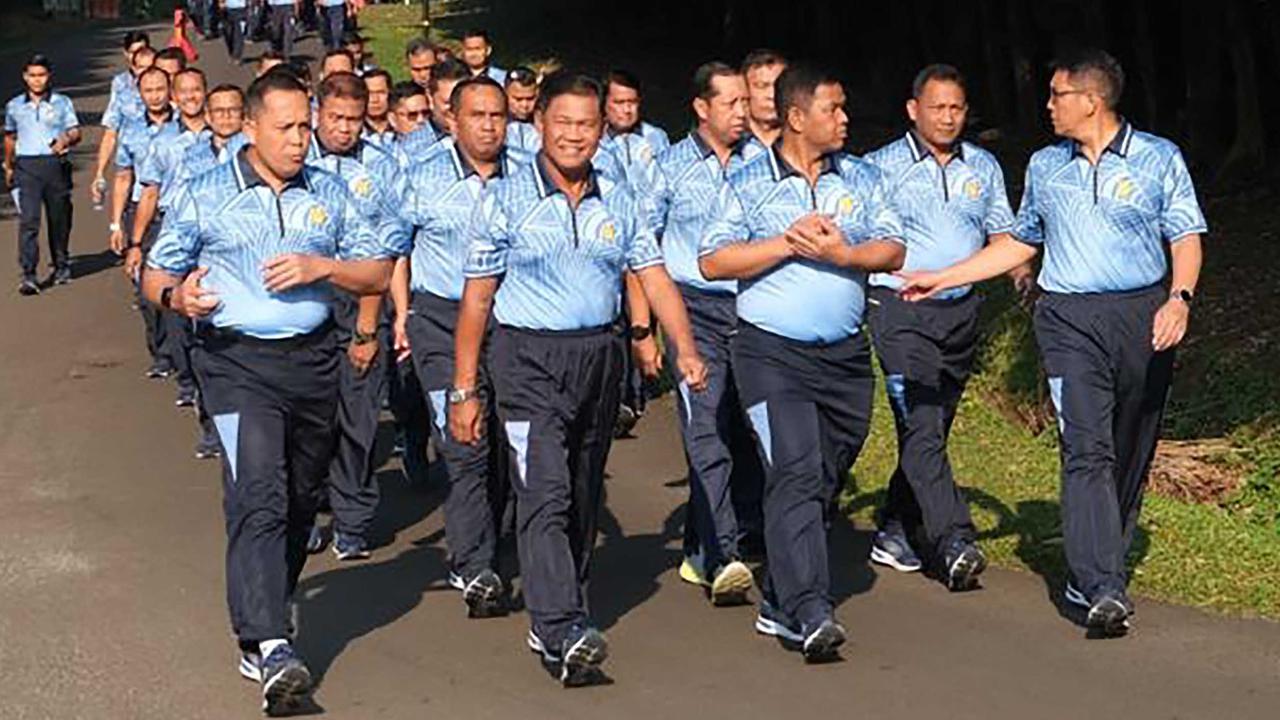 FOTO: Pangkoopsudnas Ajak Prajurit Jalan Sehat, Perkuat Kebugaran dan Soliditas
