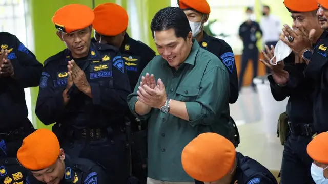 Menteri BUMN Erick Thohir mengunjungi Stasiun Gambir, Jakarta