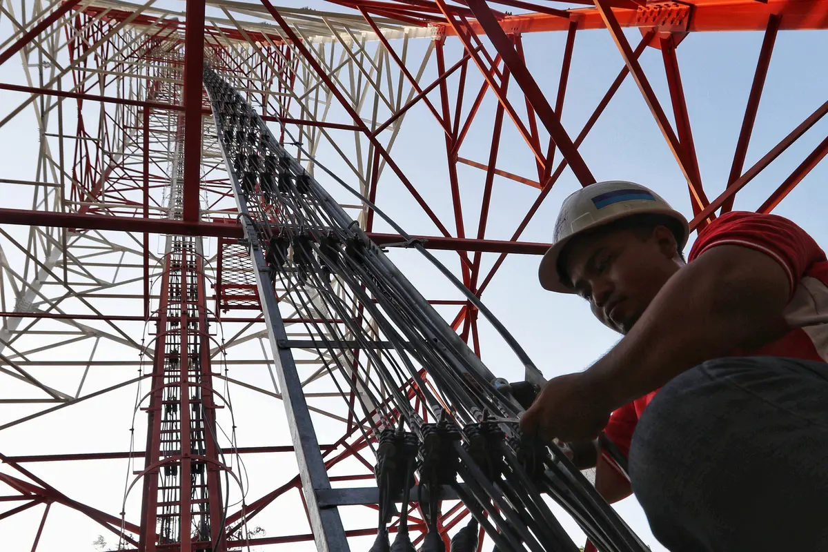 Melihat Perawatan Tower Telekomunikasi di Kepulauan Seribu