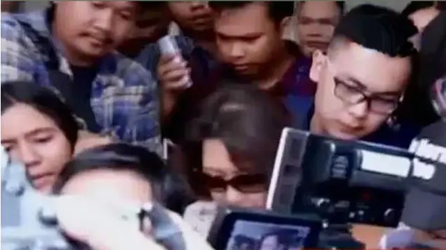 Polisi belum mengungkap bukti tak terbantahkan untuk Jessica, hingga puluhan lapak liar di Makassar dibongkar paksa Satpol PP.
