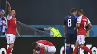 Gelandang Denmark, Christian Eriksen mengalami kolaps saat laga Grup B Euro 2020 melawan Finlandia di Parken Stadium, Copenhagen, Sabtu (12/6/2021) malam WIB. (Foto: AP/Stuart Franklin/Pool)
