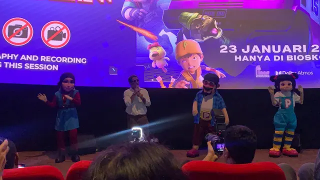 Penampilan dari Batas Senja pada Acara Gala Premiere Papa Zola The Movie di Plaza Senayan XXI, Jakarta pada Sabtu (10/1/2026) (Foto: Zikrah Nur Amalah/Liputan6.com)