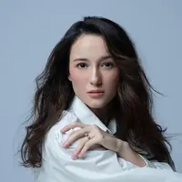 Serba Pink, Ini 6 Potret Julie Estelle Saat Menggelar Baby Shower. (Foto: instagram/julstelle)