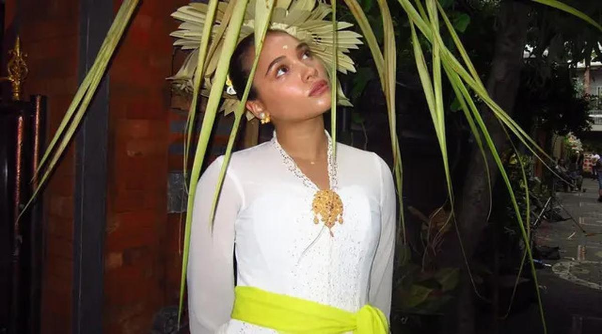 5 Model Kebaya Modern Simple tapi Mewah April 2025