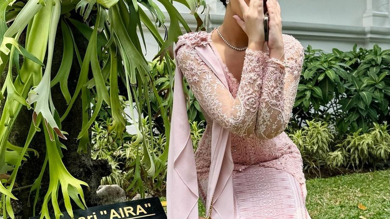 Potret Aira Anak Annisa Pohan Jenguk Pohon Kenari yang Ditanam Bu Ani Untuknya di Istana Negara, Bikin Haru