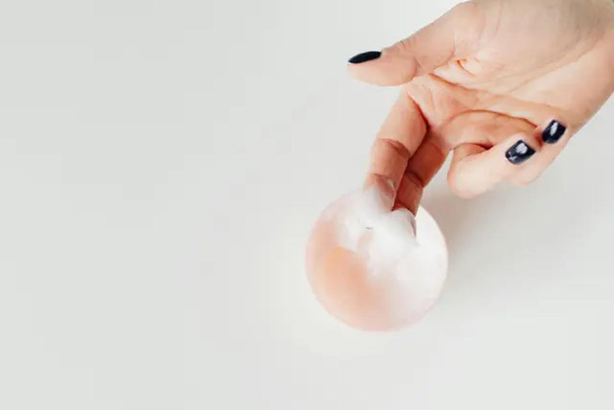 Face Oil vs Moisturizer: Mana yang Lebih Penting untuk Skin Barrier?