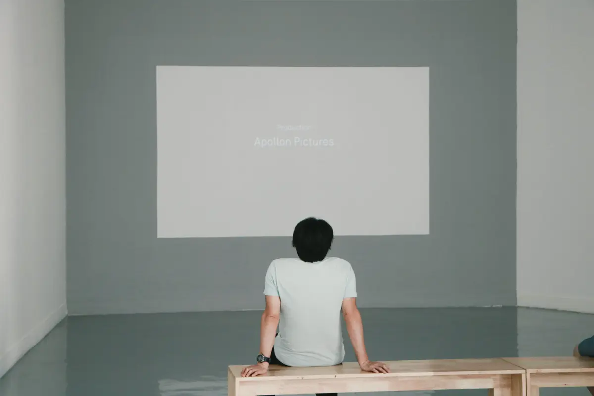 Menonton TV/dok. Unsplash Pim-Chu