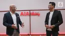AIA President Director Sainthan Satyamoorthy dan AIA Indonesia Brand Ambassador Christian Sugiono berbincang pada peluncuran AIA Vitality di Jakarta (03/01/2020). AIA Vitality diluncurkan di 8 negara sebagai pendukung gaya hidup sehat. (Liputan6.com/Fery Pradolo)