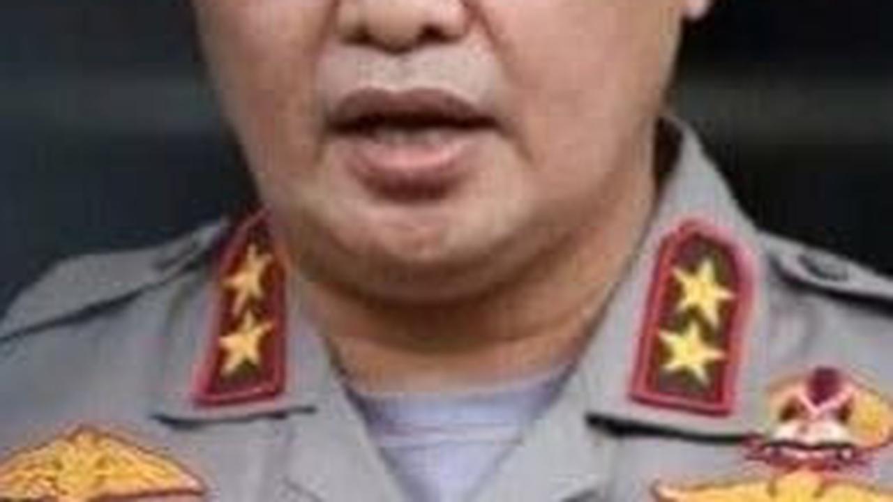 Anggota Bhabinkamtibmas Ini Rela Rumahnya Jadi Sarana Tari Adat Papua, Komjen Fadil Imran Langsung Memeluk Erat