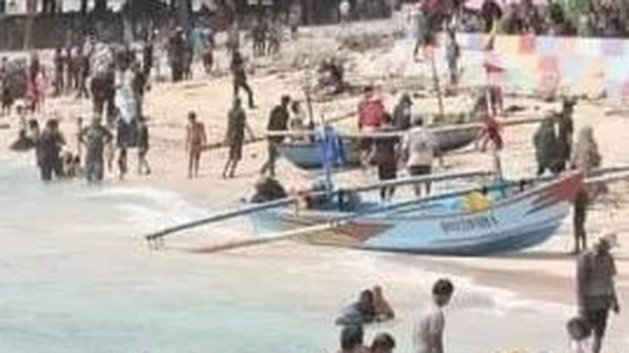 Berwisata ke Pantai Krui Lampung, Merasakan Sensani Deburan Ombak Kuat Cocok bagi Peselancar