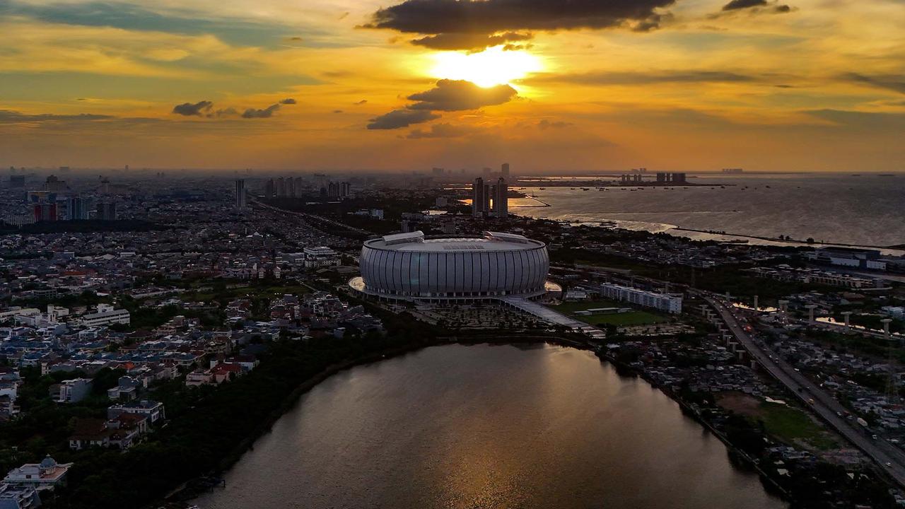 FOTO: Melihat Senja saat Langit Jakarta Cerah di Kawasan JIS