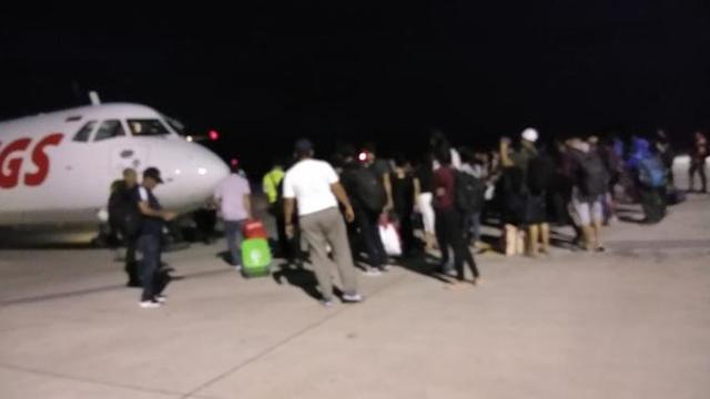 440 Gambar Kata Kata Romantis Anak Penerbangan Gratis Terbaik