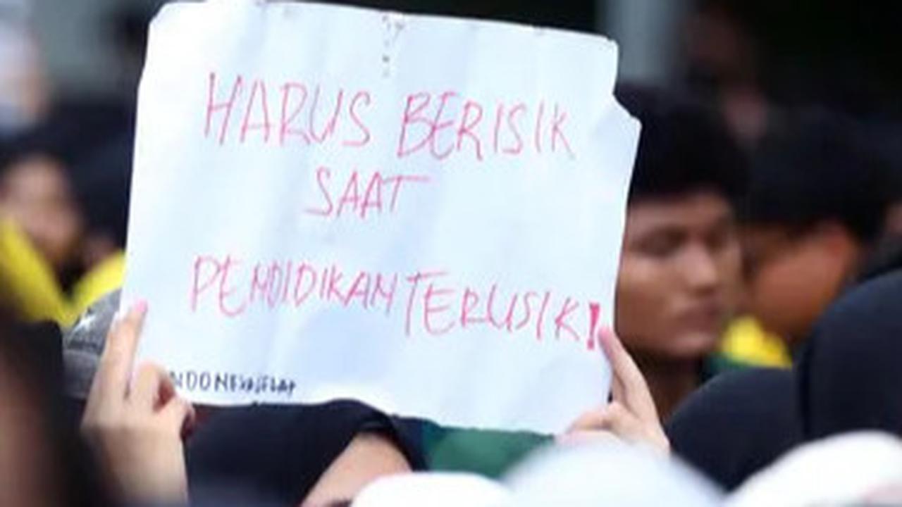 Indonesia Gelap, BEM SI Berunjuk Rasa di Patung Kuda Jakarta