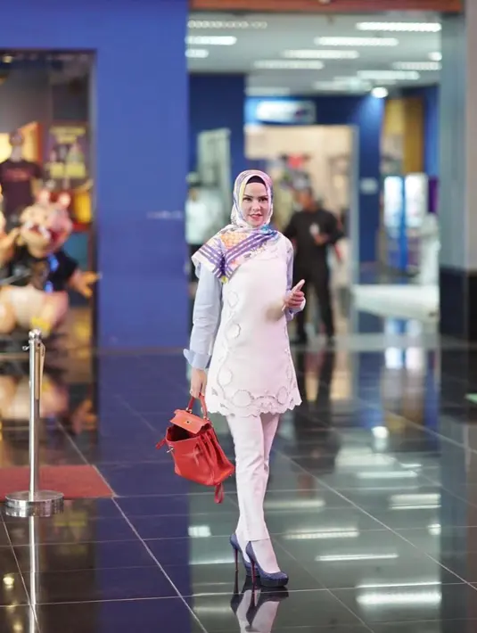 (Instagram/angelelga)