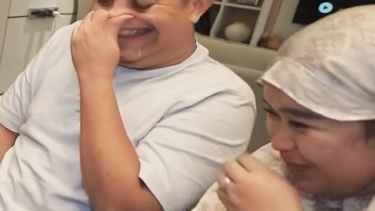 Perlihatkan Kedekatan Dengan Keluarga Sambil Tebak-Tebakan Kocak, Ini Momen Sahur Ayu Ting Ting