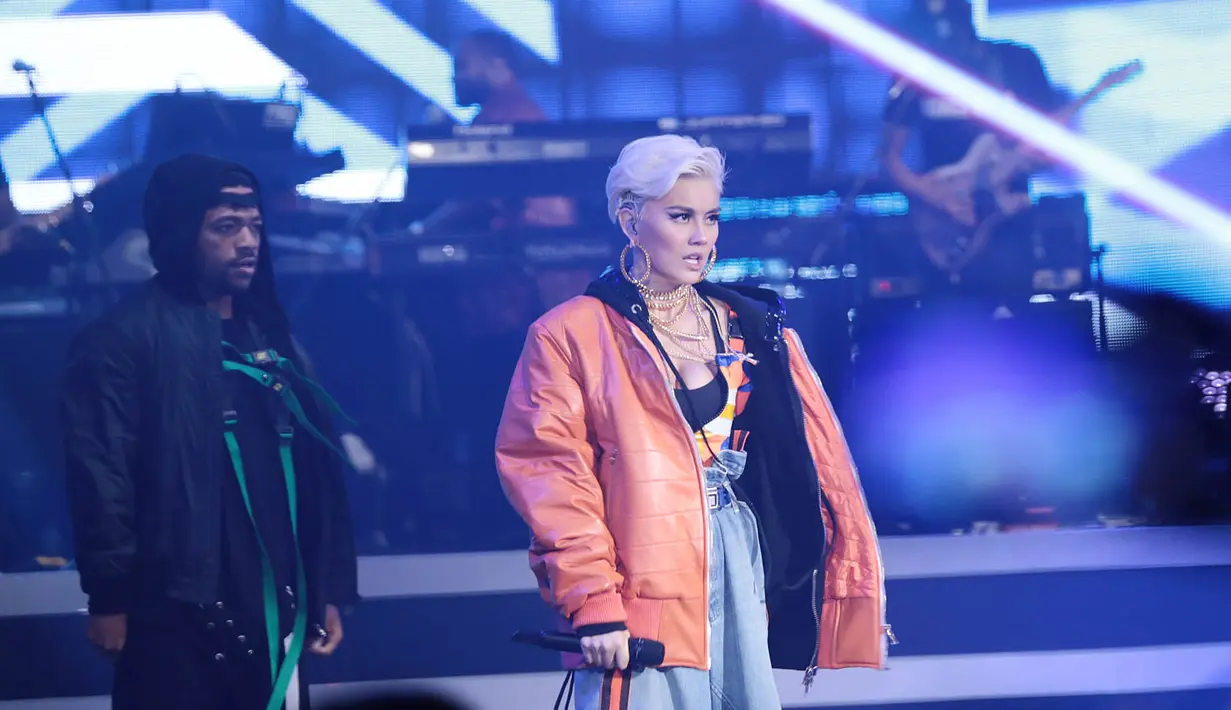 Setelah merilis single, penyanyi yang tengah go internasional Agnez Mo atau Agnes Monica tampil dalam acara peluncuran Vivo V7 Plus di JIExpo Kemayoran, Jakarta Pusat, Kamis (28/9). (Deki Prayoga/Bintang.com)