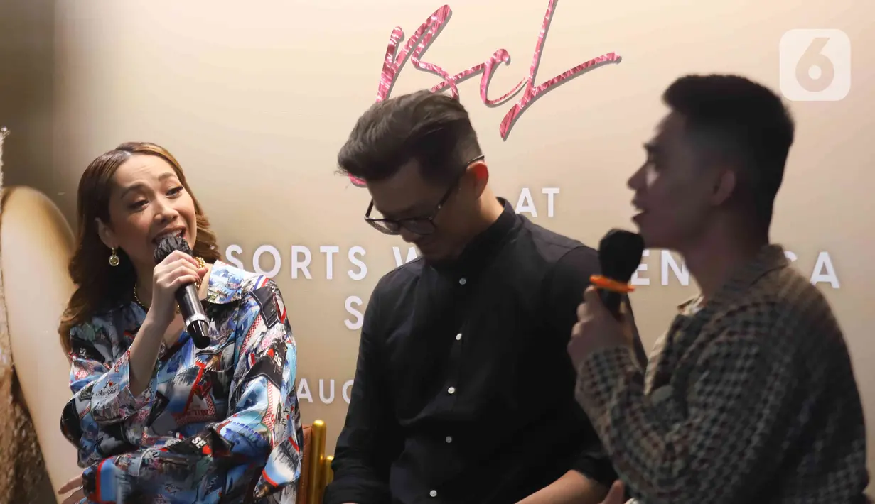 Penyanyi sekaligus bintang film Bunga Citra Lestari (BCL) saat konferensi pers BCL Blossom Intimate Concert di kawasan Gunawarman, Jakarta Selatan, Selasa (5/7/2022). Bunga Citra Lestari (BCL) akan menggelar konser tunggal internasional pertamanya di Resorts World Sentosa (RWS), Singapura. (Liputan6.com/Herman Zakharia)